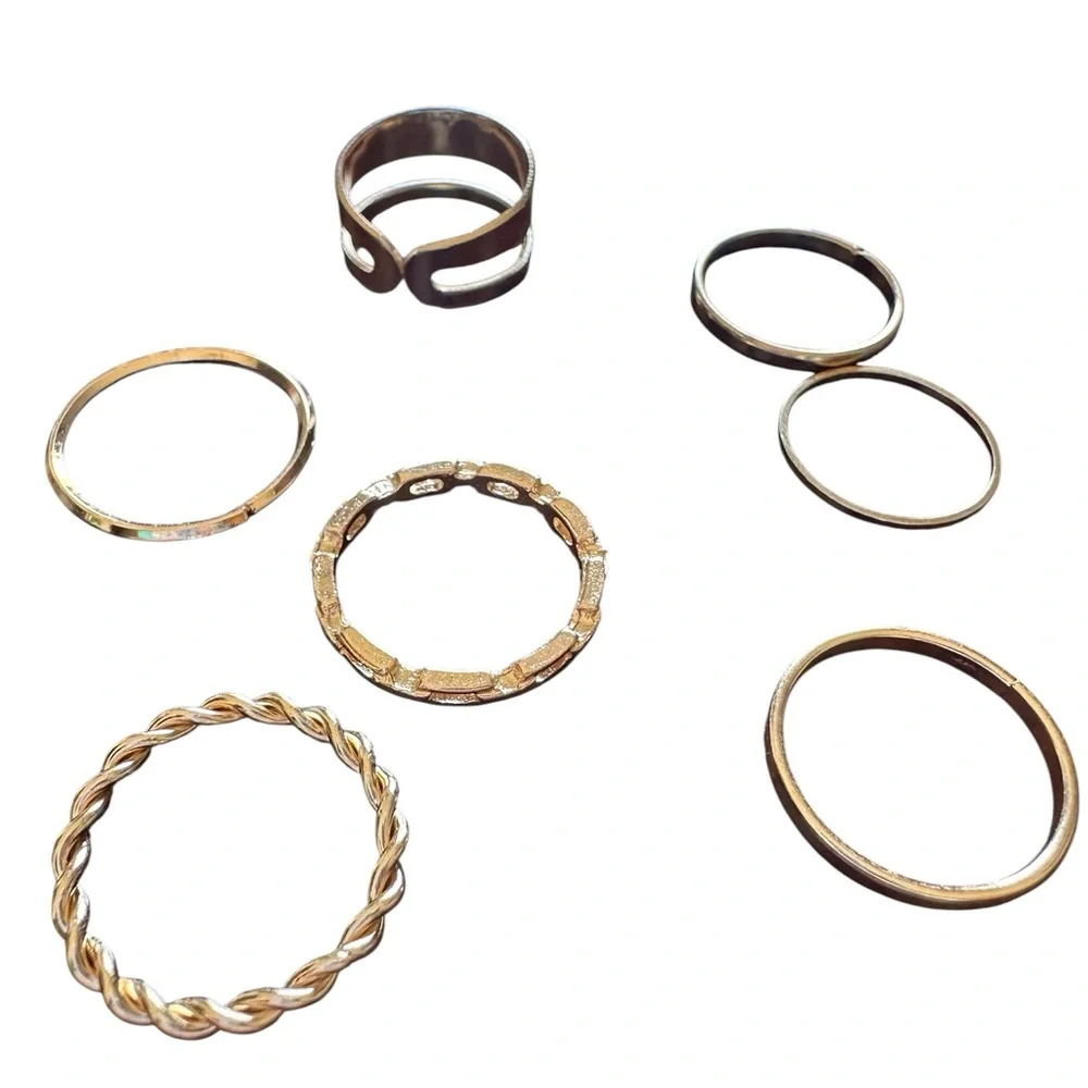 7 Piece Set Stackable Gold Rings